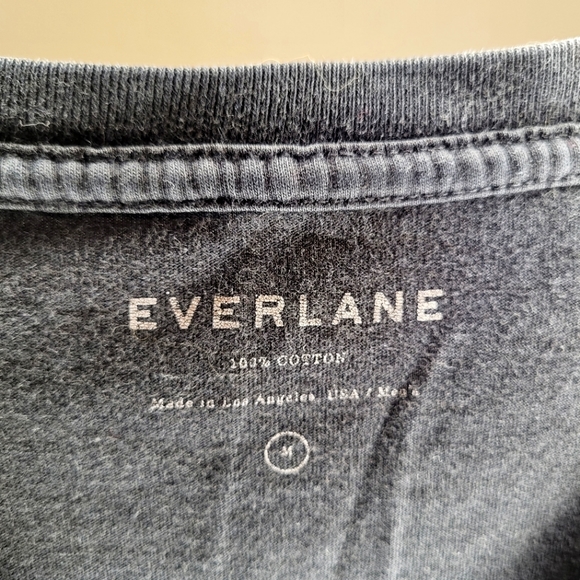 Everlane Black V Neck Work Wear Uniform Shirt size Large - Picture 3 of 4